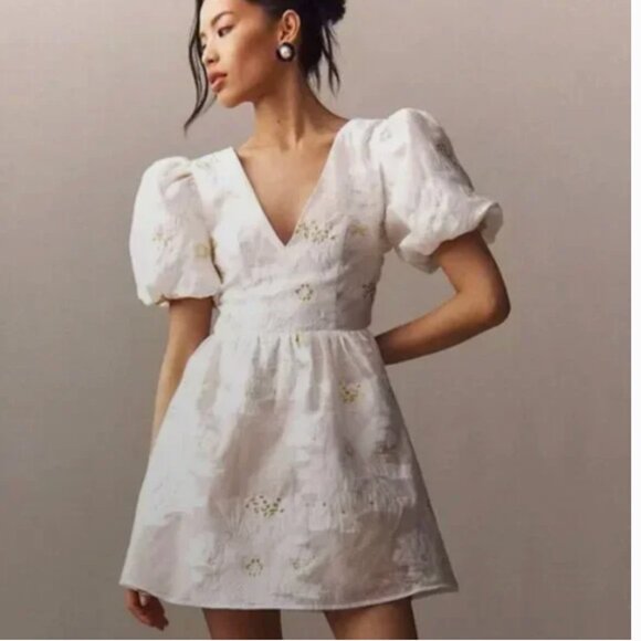 Elliatt Dresses & Skirts - Elliatt Octavia Puff Sleeves Bow Bridal Holiday Mini Dress Gold/Ivory  Sz XL NWT